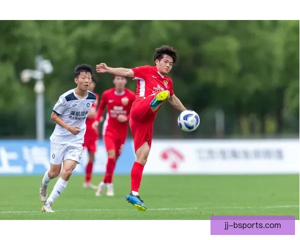 萨尔法在主场边路突破精准助攻引领全场高潮
